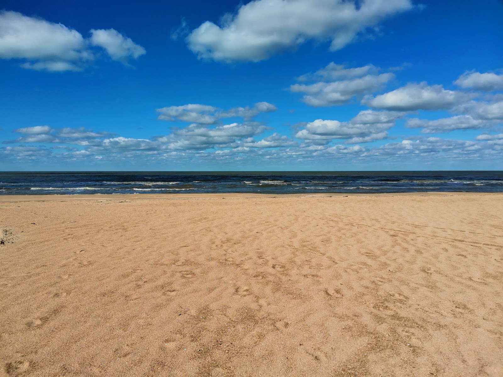 Foto van Prorvenskiy Plyazh met groen water oppervlakte