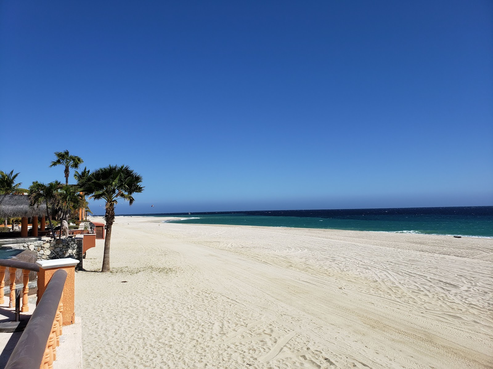 Photo de Playa Los Barriles avec un niveau de propreté de partiellement propre