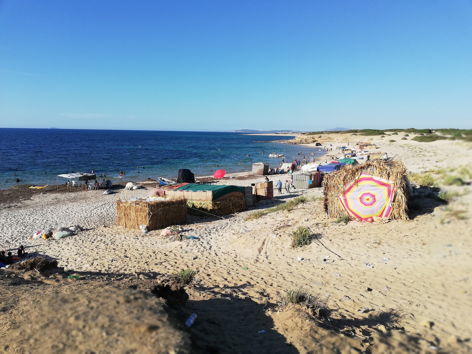 Photo de Zaouiet Magayez Beach avec rivage droit, long