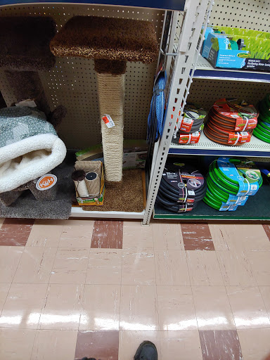 Garden Center «Wisconsin Garden & Pet Supply», reviews and photos, 8520 W North Ave, Wauwatosa, WI 53226, USA