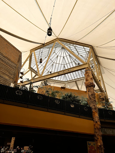 Sporting Goods Store «Bass Pro Shops», reviews and photos, 951 E Lewis and Clark Pkwy, Clarksville, IN 47129, USA