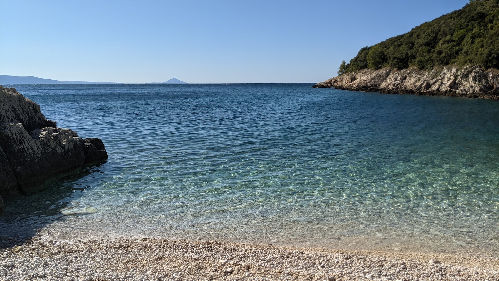 Photo de Beach Skvaranska situé dans une zone naturelle