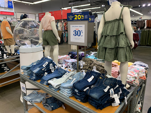 Clothing Store «Old Navy», reviews and photos, 15661 S Apopka Vineland Rd, Orlando, FL 32821, USA