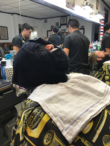 Barber Shop «LEGENDZ CLASSIC BARBER SHOP», reviews and photos, 207 N Center St, Arlington, TX 76011, USA