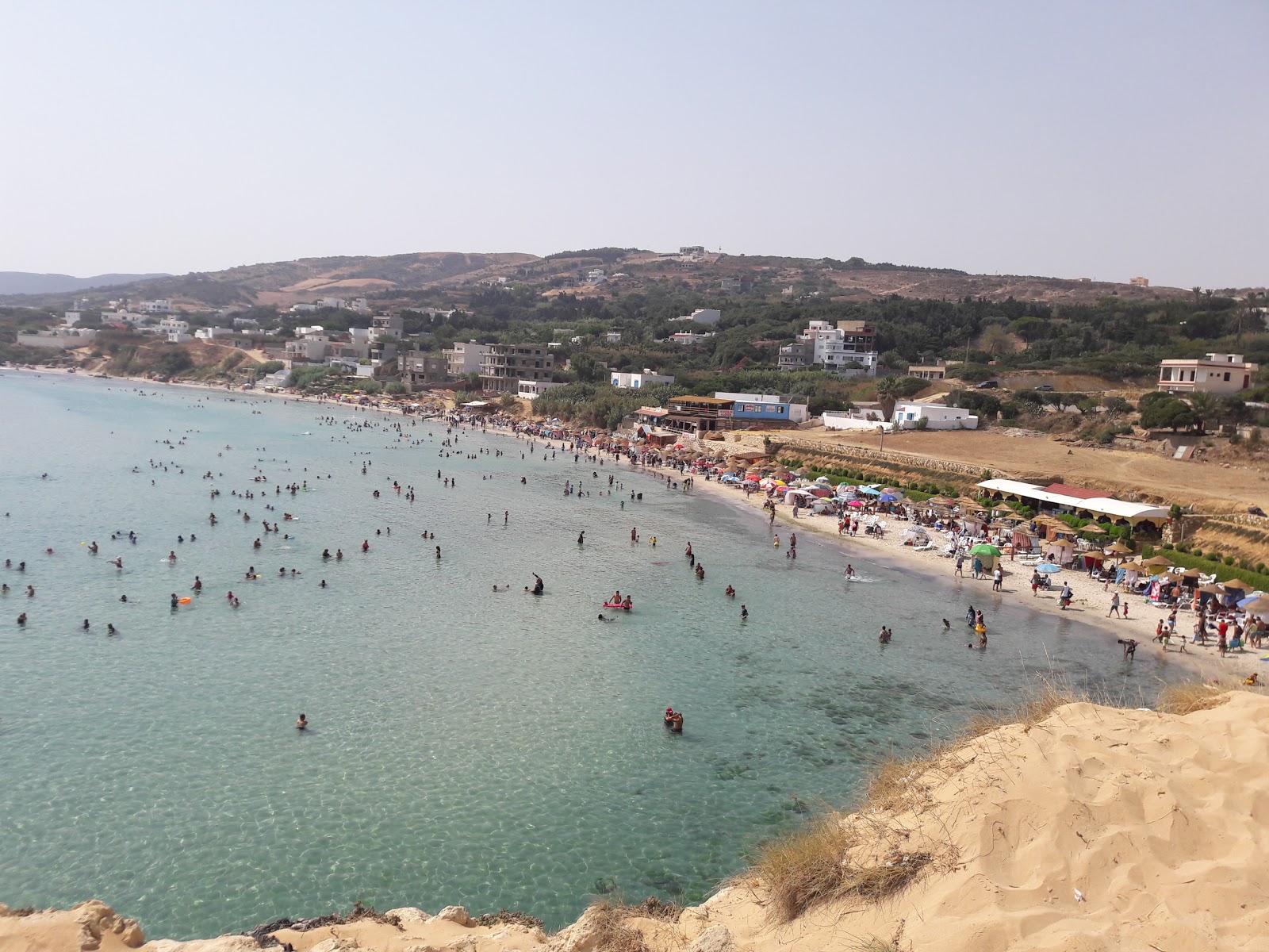 Φωτογραφία του Ain Mestir και η εγκατάσταση