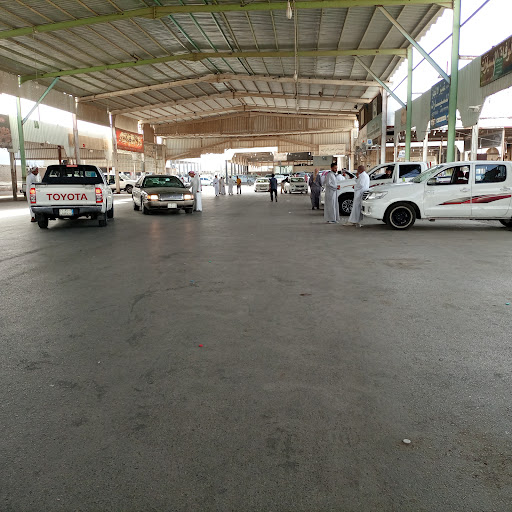 معرض الحنيني للسيارات 