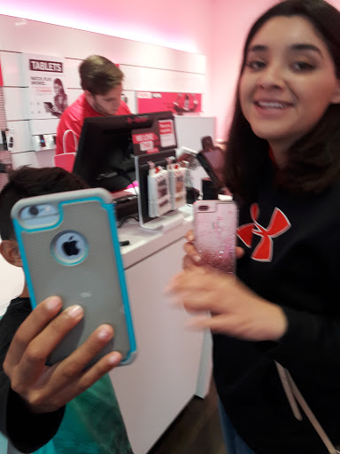 Cell Phone Store «T-Mobile», reviews and photos, 1534 E Southlake Blvd, Southlake, TX 76092, USA