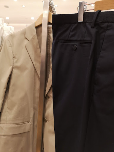 Stores to buy women's beige vests Bangkok