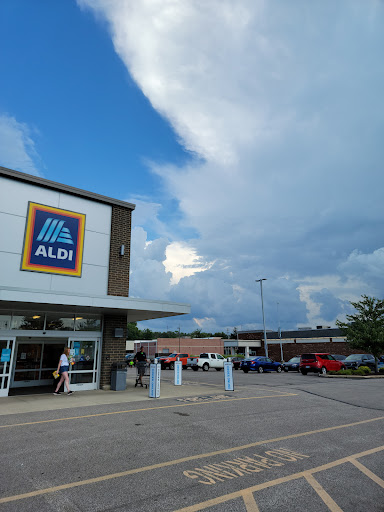 Supermarket «ALDI», reviews and photos, 302 Center St, Chardon, OH 44024, USA