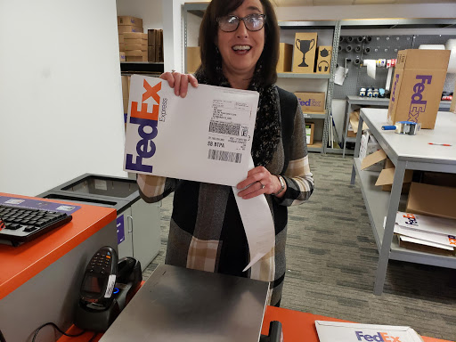 Print Shop «FedEx Office Print & Ship Center», reviews and photos, 440 Ernest W Barrett Pkwy NW #68, Kennesaw, GA 30144, USA