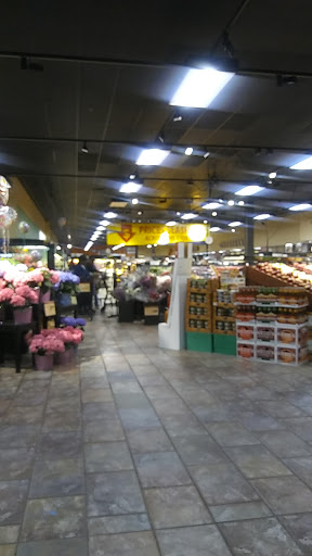 Supermarket «Giant Eagle Supermarket», reviews and photos, 4401 Mayfield Rd, South Euclid, OH 44121, USA