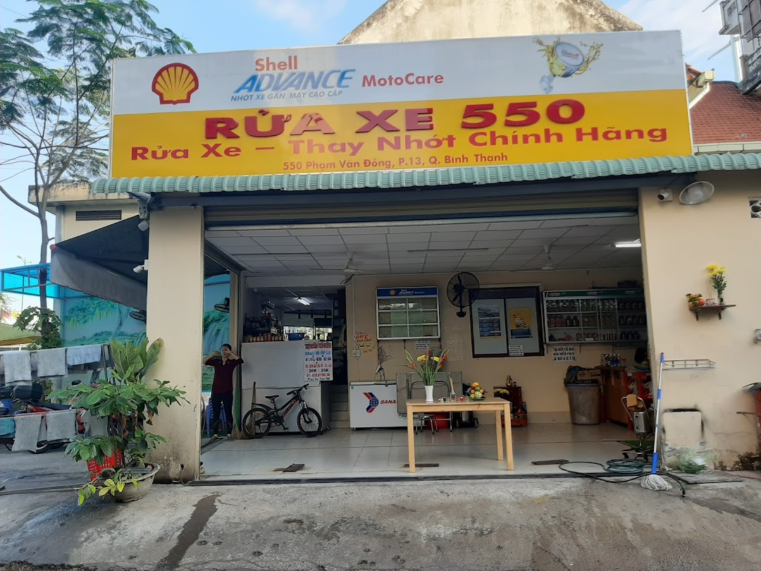 Tiệm rửa xe 550 Phạm Văn Đồng