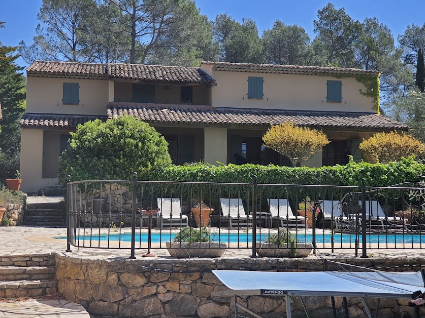 Heures Bleues: Gîte avec piscine et spa, Gîte de groupe, randonnées, proche Lac Ste Croix, Lorgues, dans le Var en Provence à Lorgues