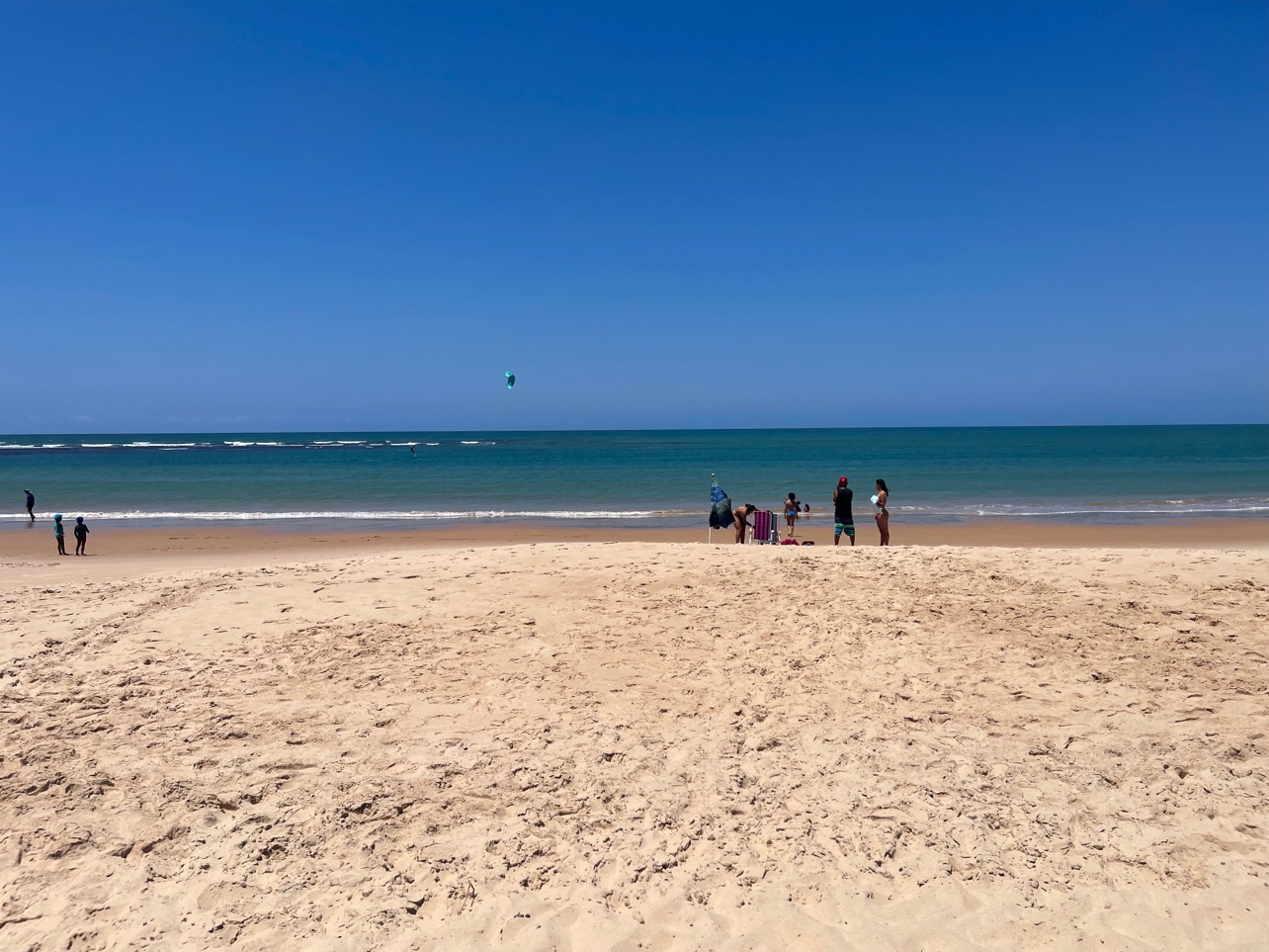 Foto de Playa de Guarajuba y el asentamiento