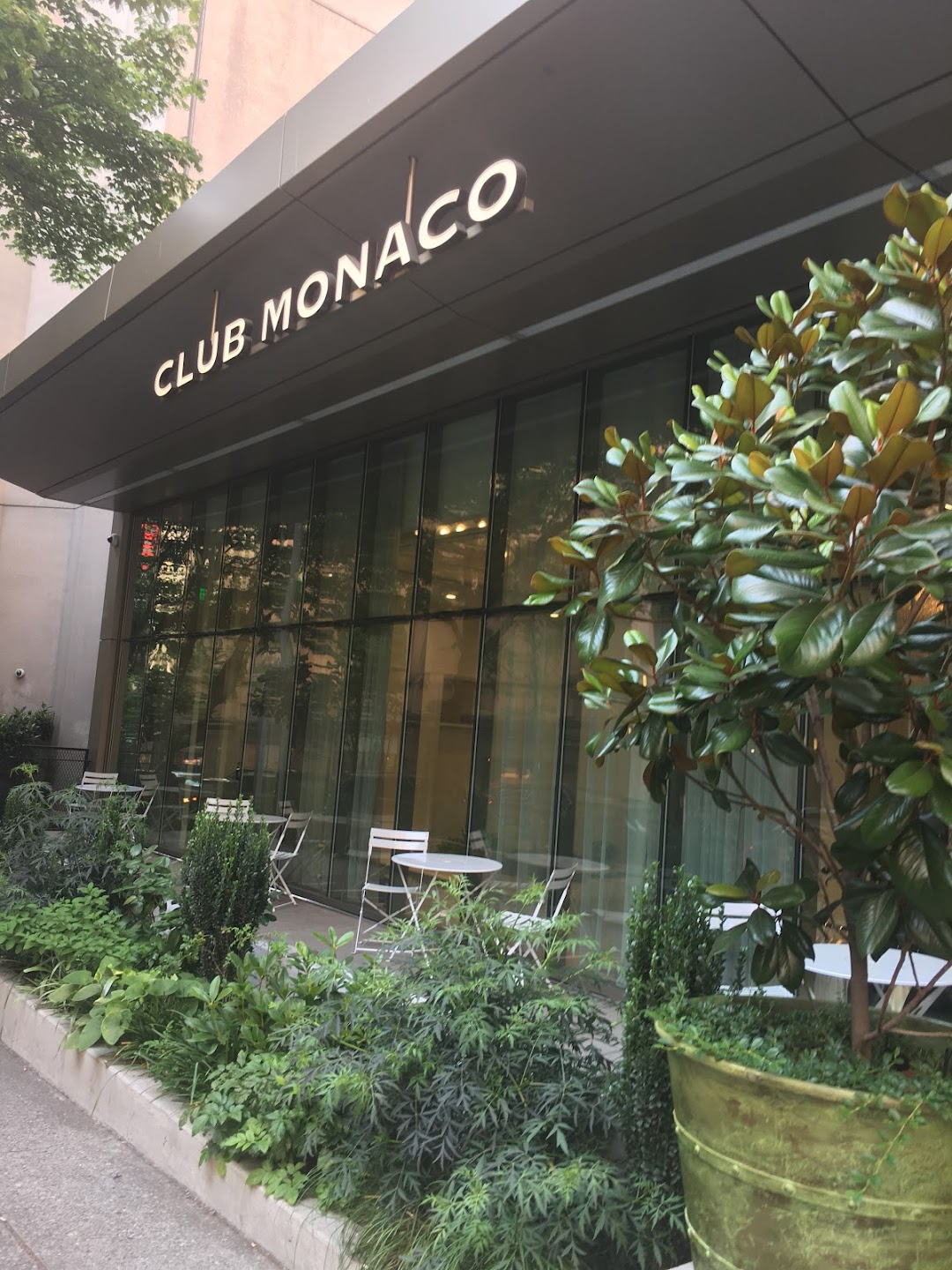 Club Monaco Seattle 7th & Pine