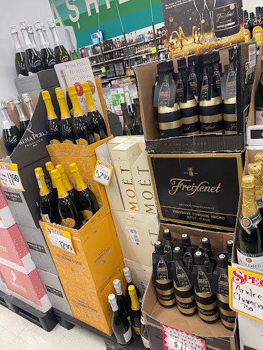 Liquor Store «Connecticut Beverage Mart», reviews and photos, 955 Washington St, Middletown, CT 06457, USA