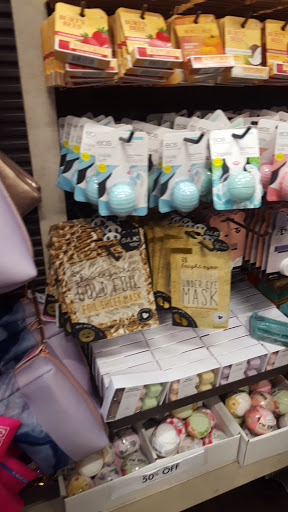 Shoe Store «DSW Designer Shoe Warehouse», reviews and photos, 95 NJ-23, Wayne, NJ 07470, USA