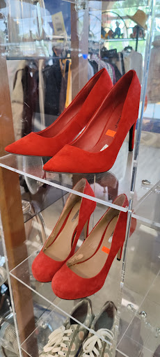 Clothing Store «Furry Friends Thrift», reviews and photos, 615 W Indiantown Rd, Jupiter, FL 33458, USA