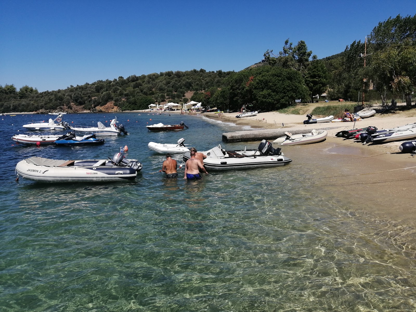 Foto de Agios Kyriaki beach - lugar popular entre os apreciadores de relaxamento