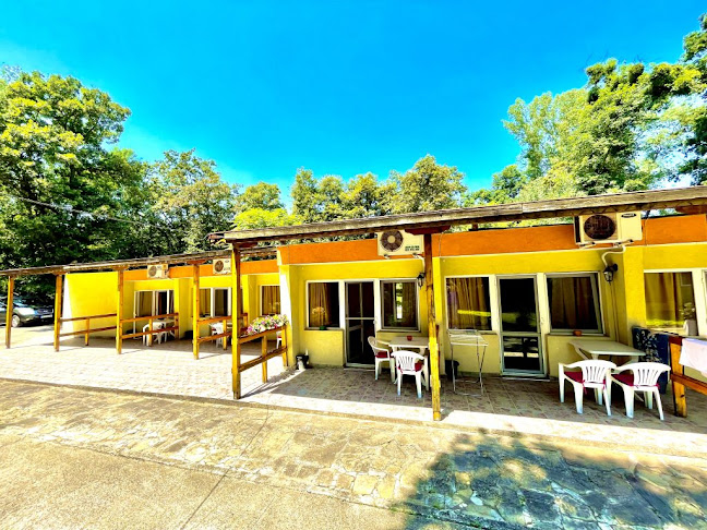 Opinii despre Pop Art Hotel & Bungalows Primorsko în Приморско - Магазин