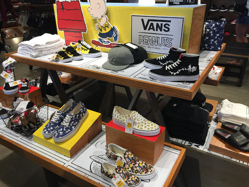Shoe Store «Vans», reviews and photos, 1835 Newport Blvd E-168, Costa Mesa, CA 92627, USA