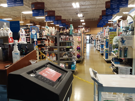 Pet Supply Store «PetSmart», reviews and photos, 5241 Monroe St, Toledo, OH 43623, USA