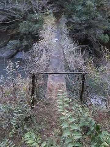 崎岩の吊橋