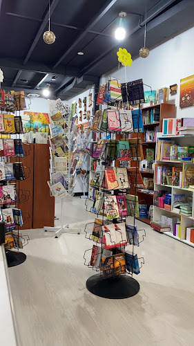 Opiniones de Libreria Susurros de Bendición en Quito - Librería