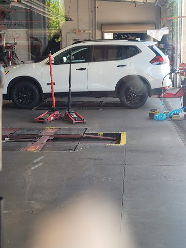 Tire Shop «Discount Tire Store - Louisville, KY», reviews and photos, 2131 S Hurstbourne Pkwy, Louisville, KY 40220, USA