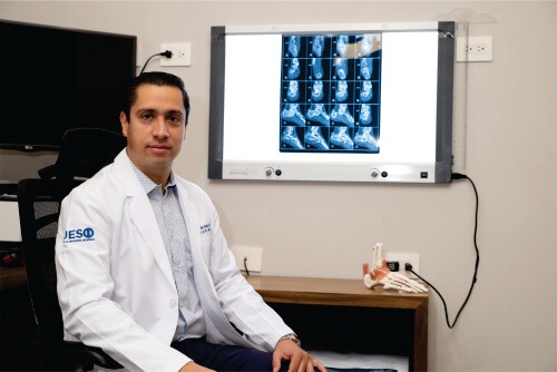 Dr. Jonathan Ramírez Ortopedia y Traumatología, alta especialidad en cirugía de pie y tobillo