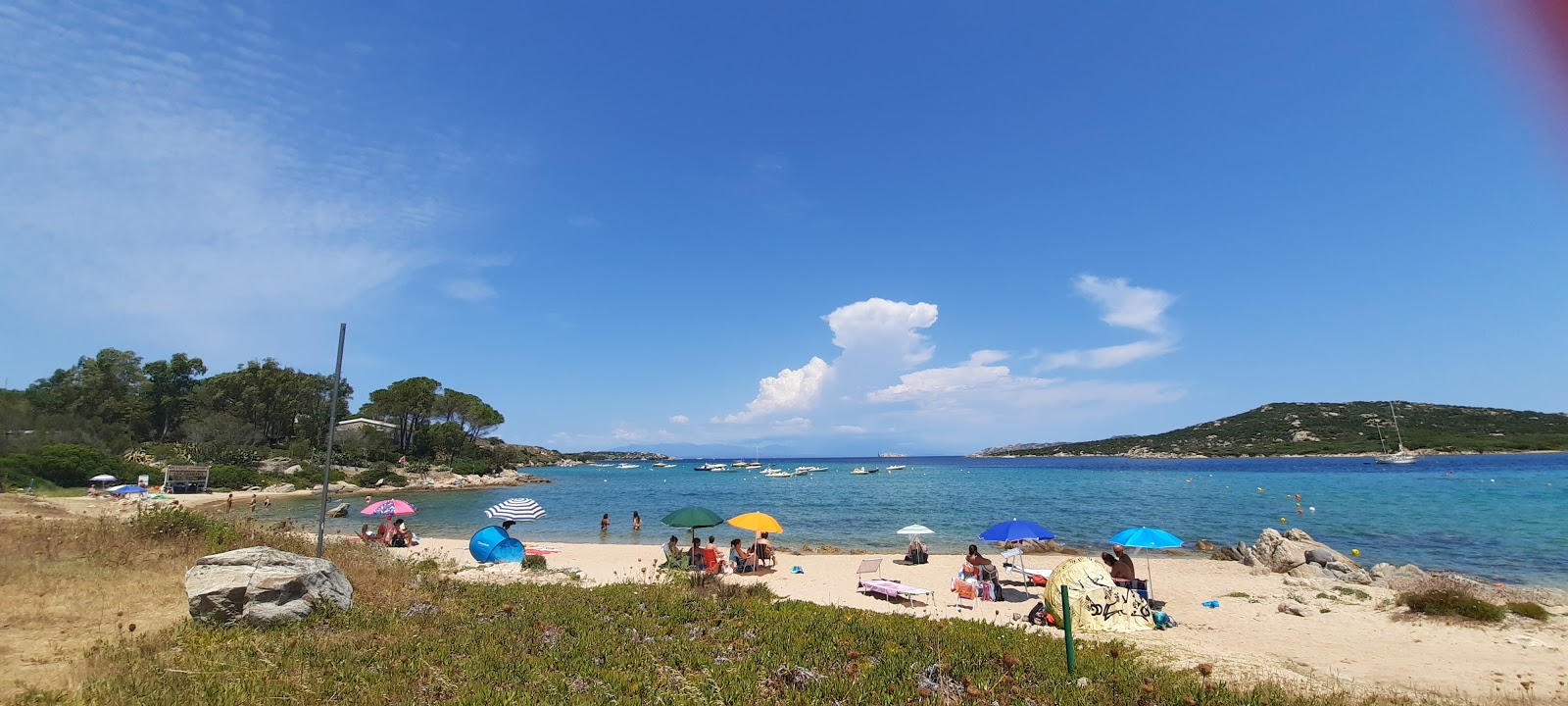 Fotografija Spiaggia Angolo Azzurro z svetel pesek površino