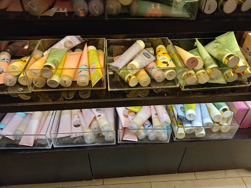 Grocery Store «Victoria Grocery», reviews and photos, 1416 W 49th St, Hialeah, FL 33012, USA