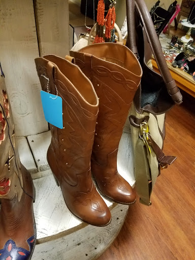 Consignment Shop «Brand Used Thrift And Consignment Shop», reviews and photos, 157 Dolson Ave, Middletown, NY 10940, USA