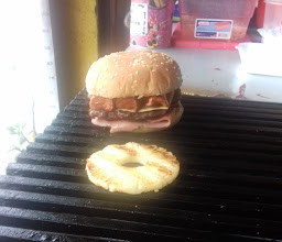 Chelas&burgers photo