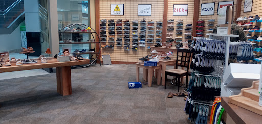 Shoe Store «Shoe Mill», reviews and photos, 9609 SW Washington Square Rd, Portland, OR 97223, USA