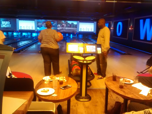 Bowling Alley «Bowlmor White Plains», reviews and photos, 47 Tarrytown Rd, White Plains, NY 10607, USA