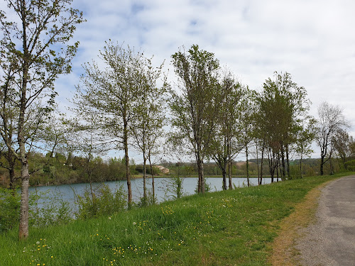 esplanade du lac à Monclar-de-Quercy