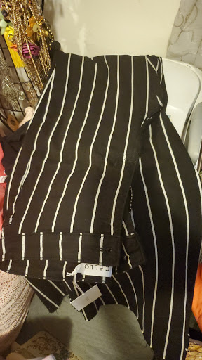 Clothing Store «Showtime Shoes - Got the Look», reviews and photos, 1000 Easton Rd #108, Wyncote, PA 19095, USA