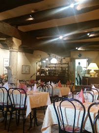 Atmosphère du Restaurant Le Petit Rolin à Autun - n°15