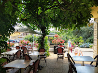 Atmosphère du Restaurant Saint Roch à Saint-Ybard - n°2