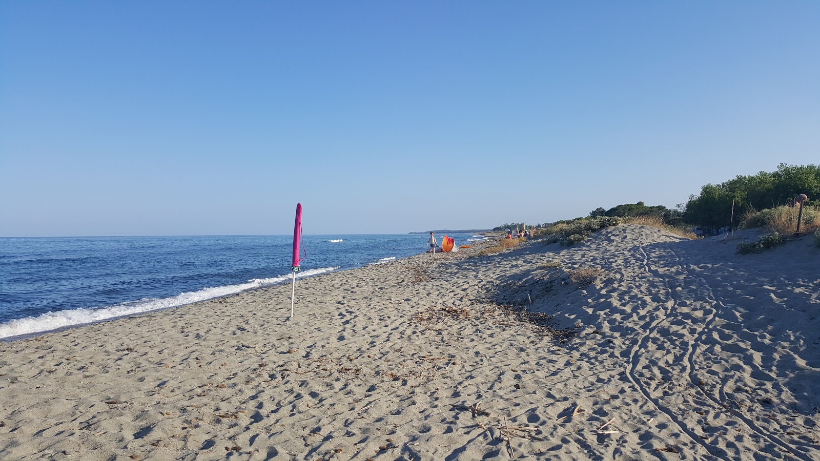 Φωτογραφία του La Plage Alistro με φωτεινή άμμος επιφάνεια