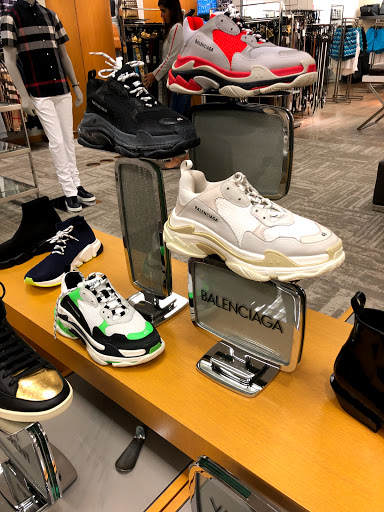 Clothing Store «Neiman Marcus», reviews and photos, 2442 E Sunrise Blvd, Fort Lauderdale, FL 33304, USA