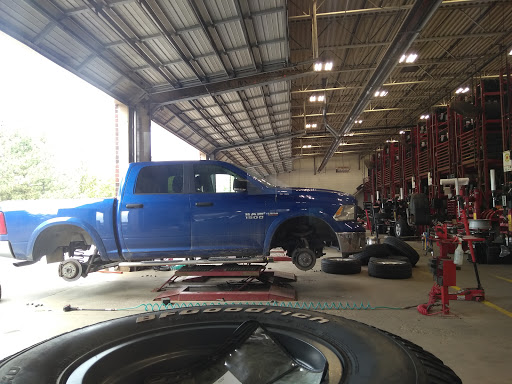 Tire Shop «Discount Tire Store - Auburn Hills, MI», reviews and photos, 200 Brown Rd, Auburn Hills, MI 48326, USA
