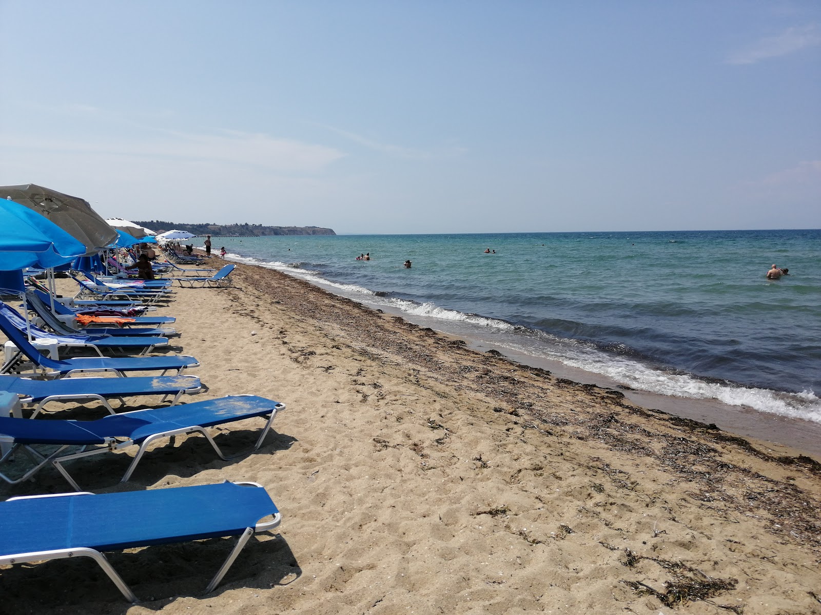 Foto von Neoi Epivates beach mit reines blaues Oberfläche