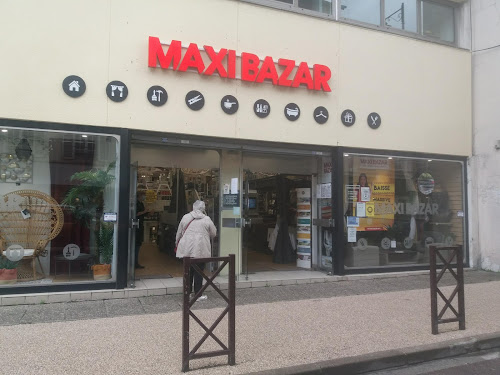 Maxi Bazar à Poissy