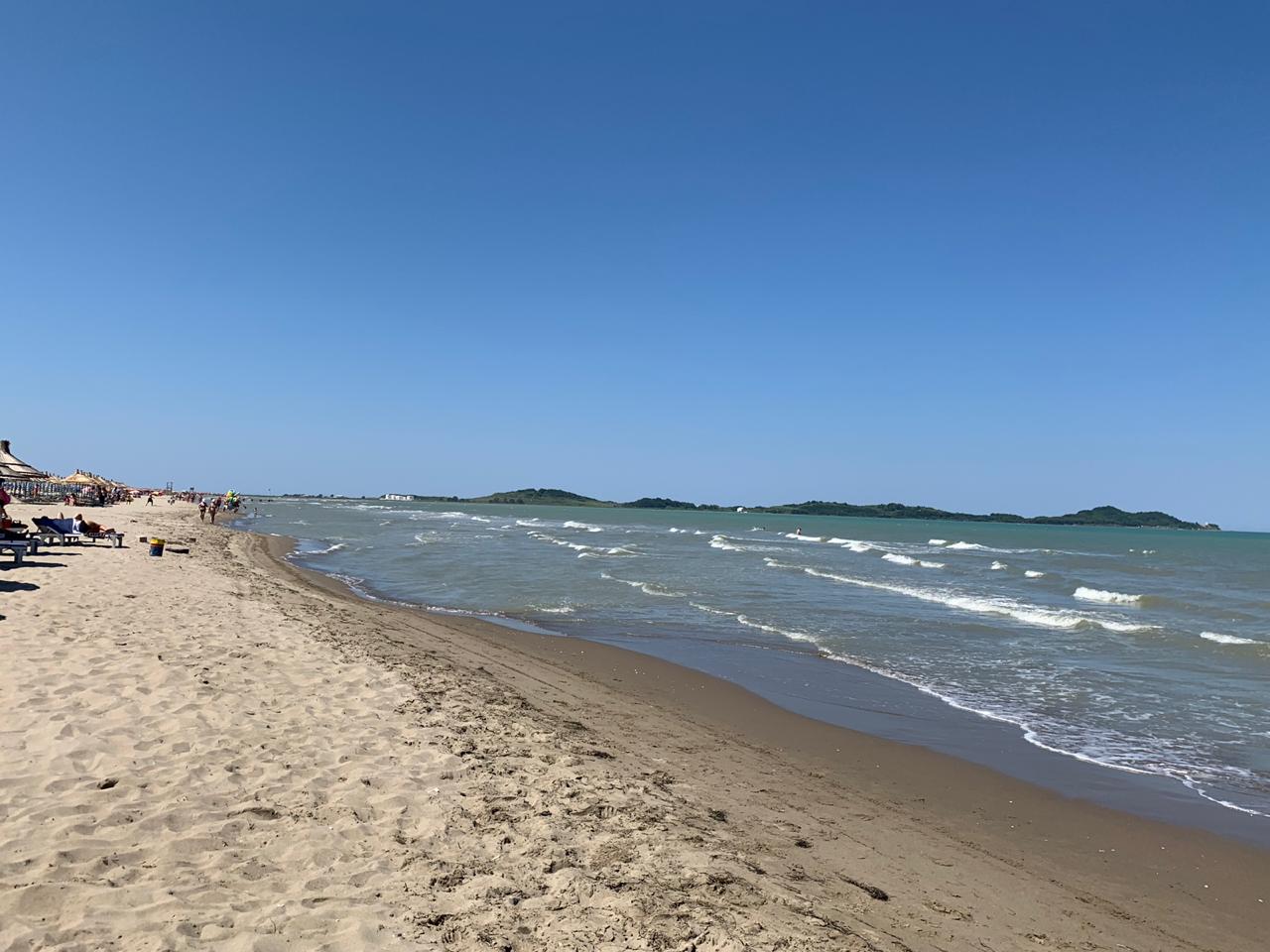 Foto von Cristal Rinia beach mit feiner beiger sand Oberfläche