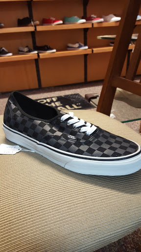 Shoe Store «Heel & Sole Shoes», reviews and photos, 708 Mangrove Ave, Chico, CA 95926, USA