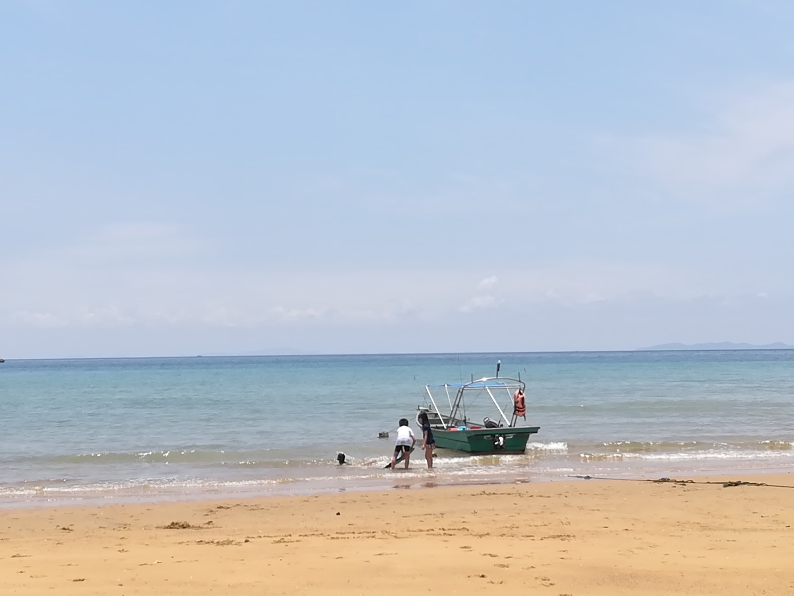 Foto av Kampung Nipah med turkos rent vatten yta