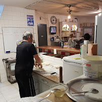 Atmosphère du Pizzeria Chez Nina Salin à Arles - n°2