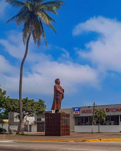 Monumento a Salvador Diaz Mirón